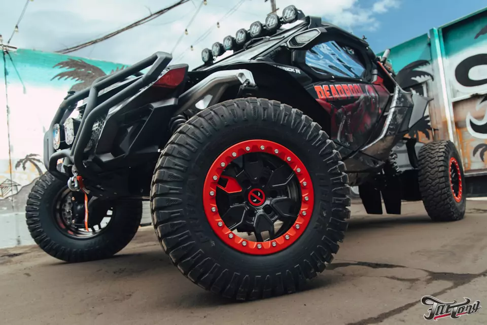 Кованый стиль для бездорожья. Новые диски для CAN-AM Maverick R X RS и фирменный шиномонтаж на стендах Hunter